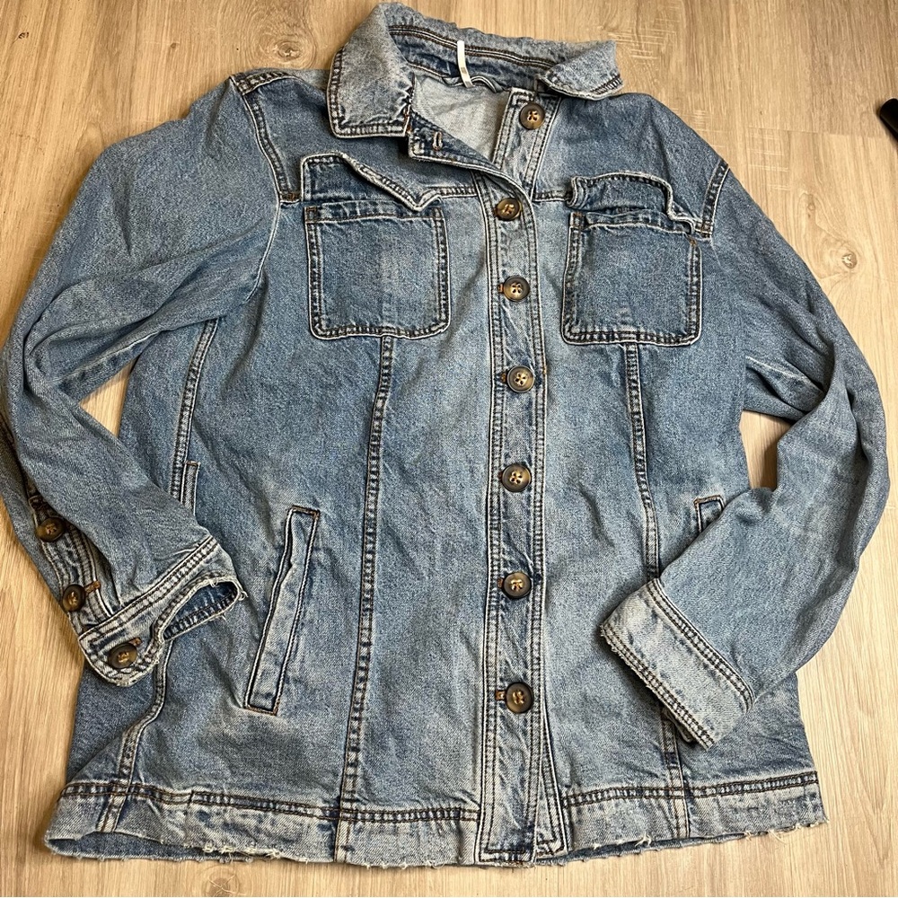 Free People Distressed‎ Woman’s Denim Jean Jacket Sz Medium - Picture 1 of 7
